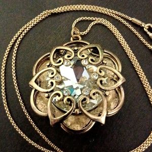 NWOT Gorgeous Massive Rhinestone Necklace